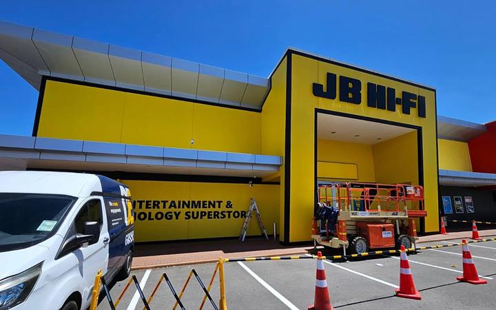Rebooting JB Hi-Fi’s Travel Strategy: How a Smart Shift Delivered Big Savings